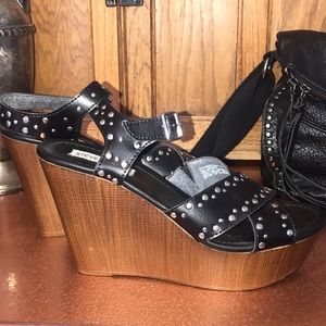 STEVE MADDEN STUDDED PLATFORMS